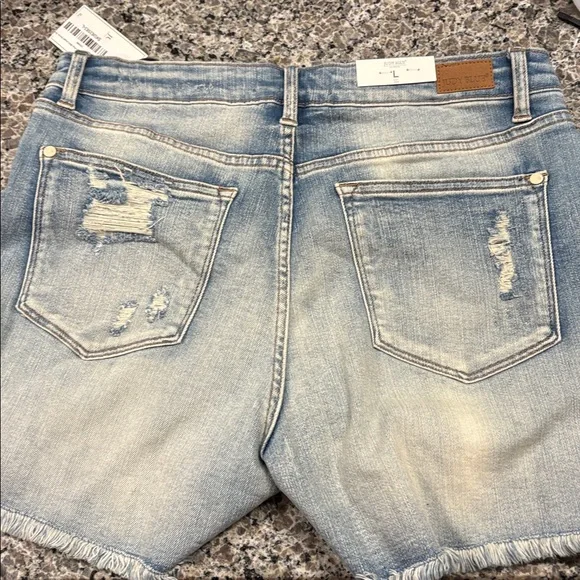 Judy Blue denim shorts - Picture 2 of 2